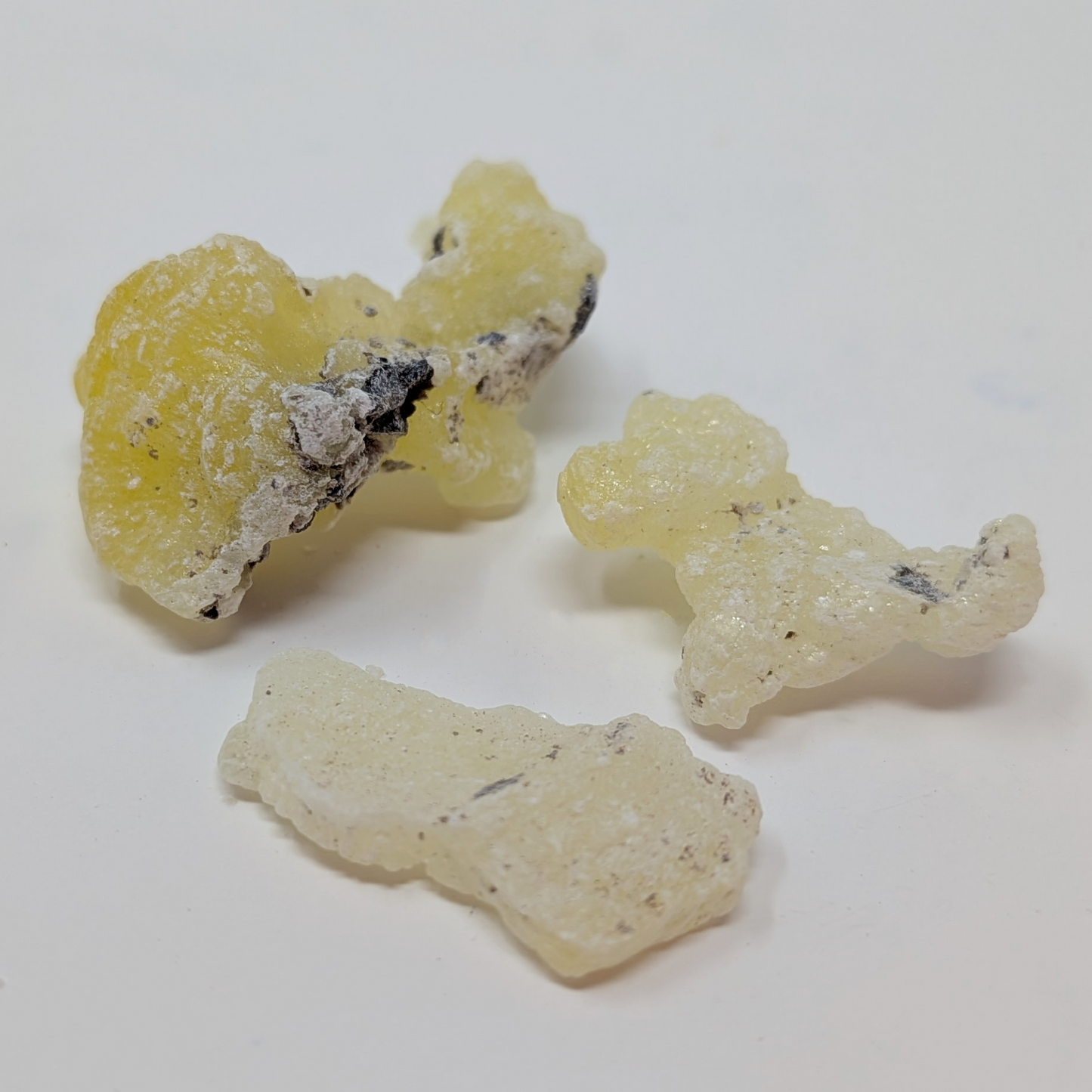 Brucite Pieces